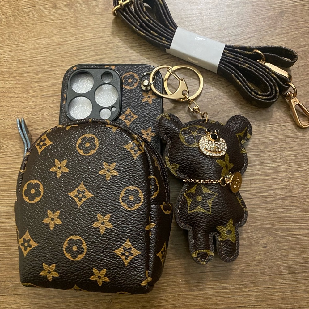 New  Case For IPhone 16 Pro With Headphone Case